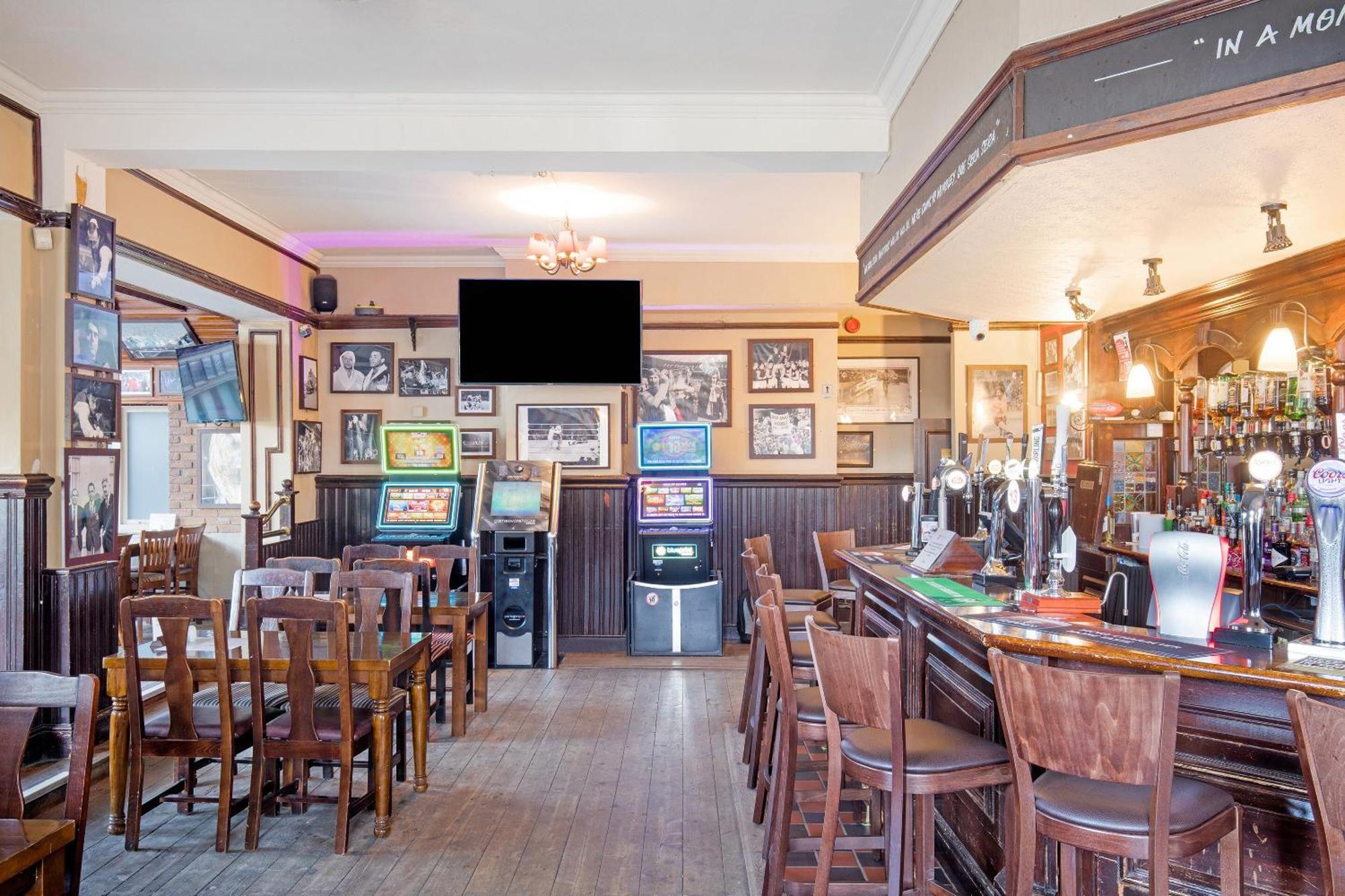 Oyo The Green Man Pub And Hotel Londen Buitenkant foto