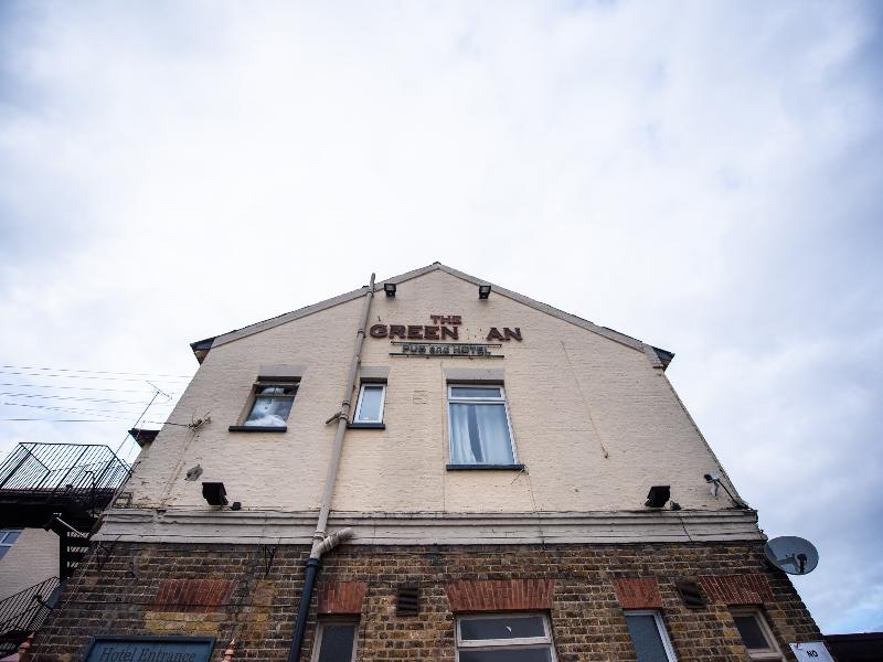 Oyo The Green Man Pub And Hotel Londen Buitenkant foto