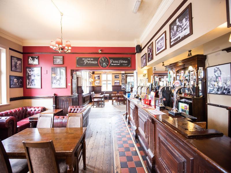 Oyo The Green Man Pub And Hotel Londen Buitenkant foto